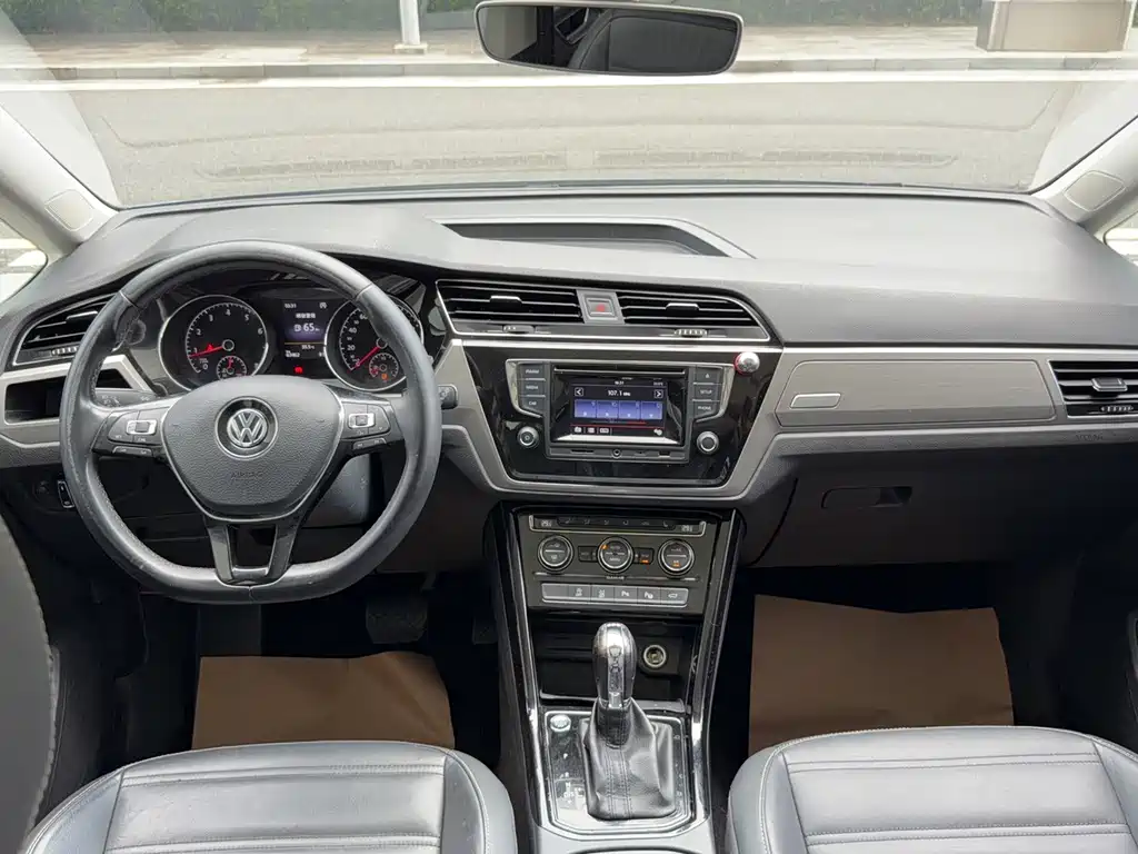 Volkswagen Touran 2018 — фото 14
