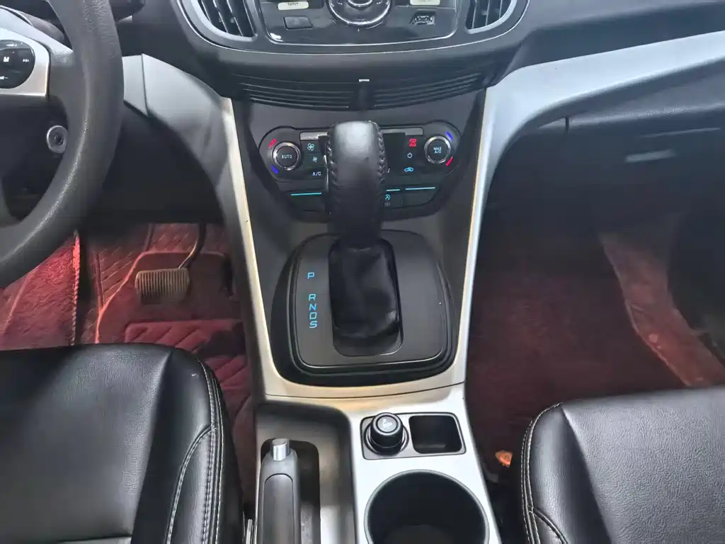 Ford Kuga 2016 — фото 13