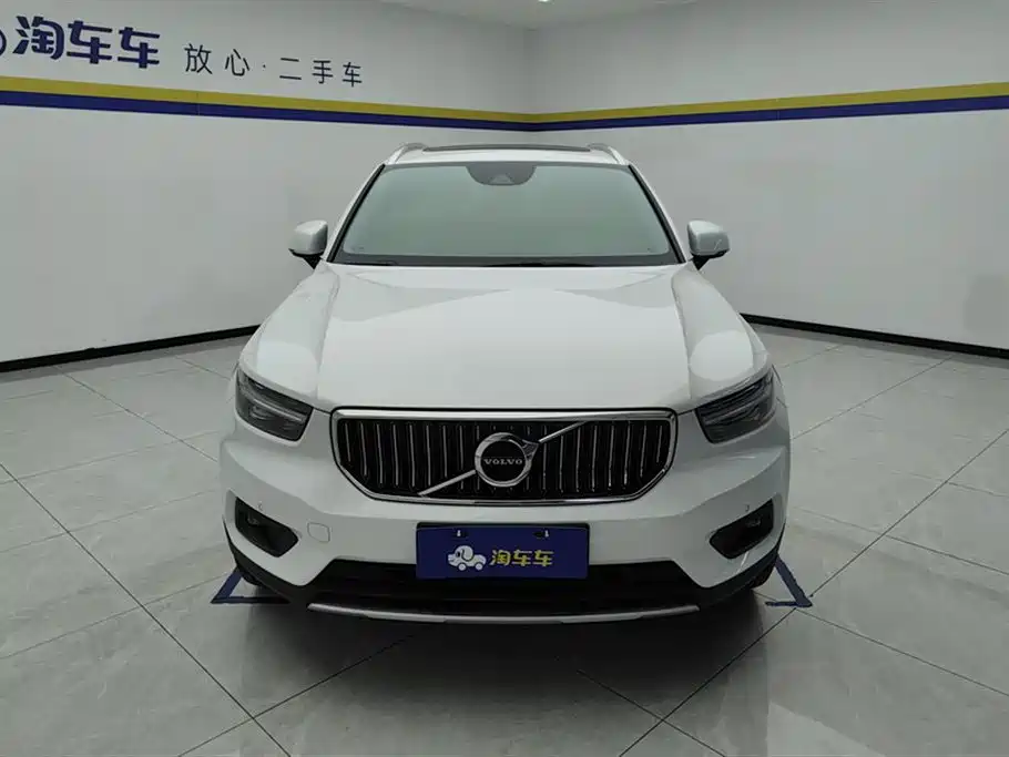 Volvo XC40 2021 — фото 2