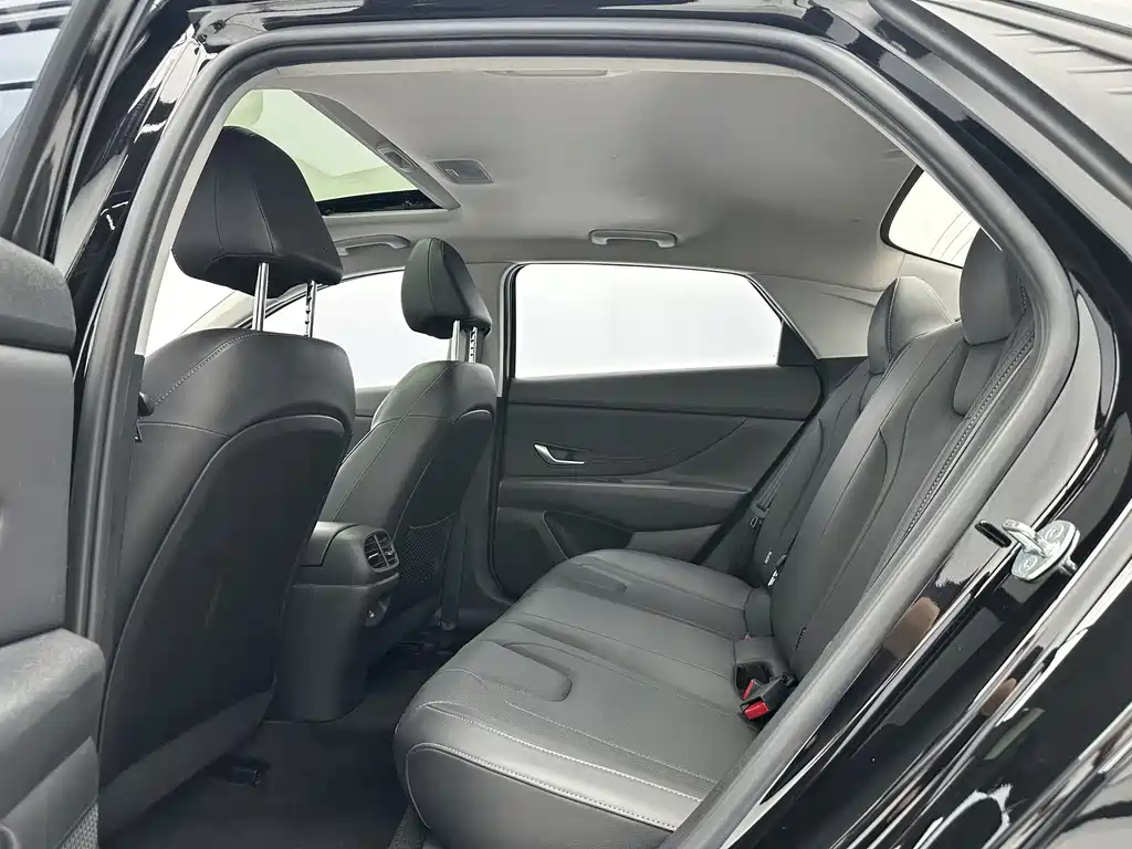 Hyundai Elantra 2022