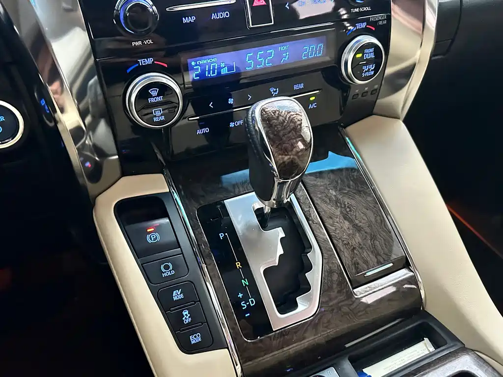 Toyota Alphard 2020 — фото 11