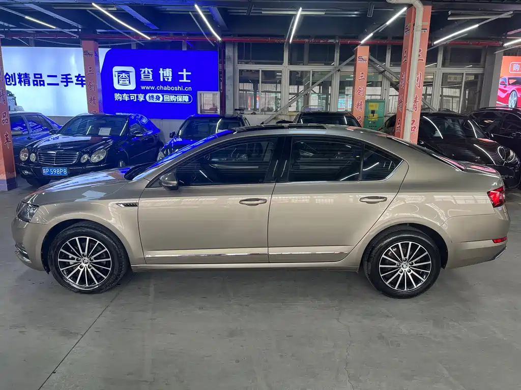 Skoda Octavia 2019 — фото 8