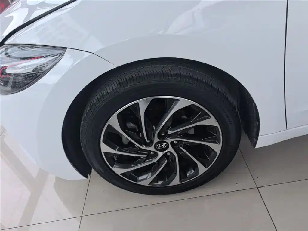 Hyundai Elantra 2019 — фото 23