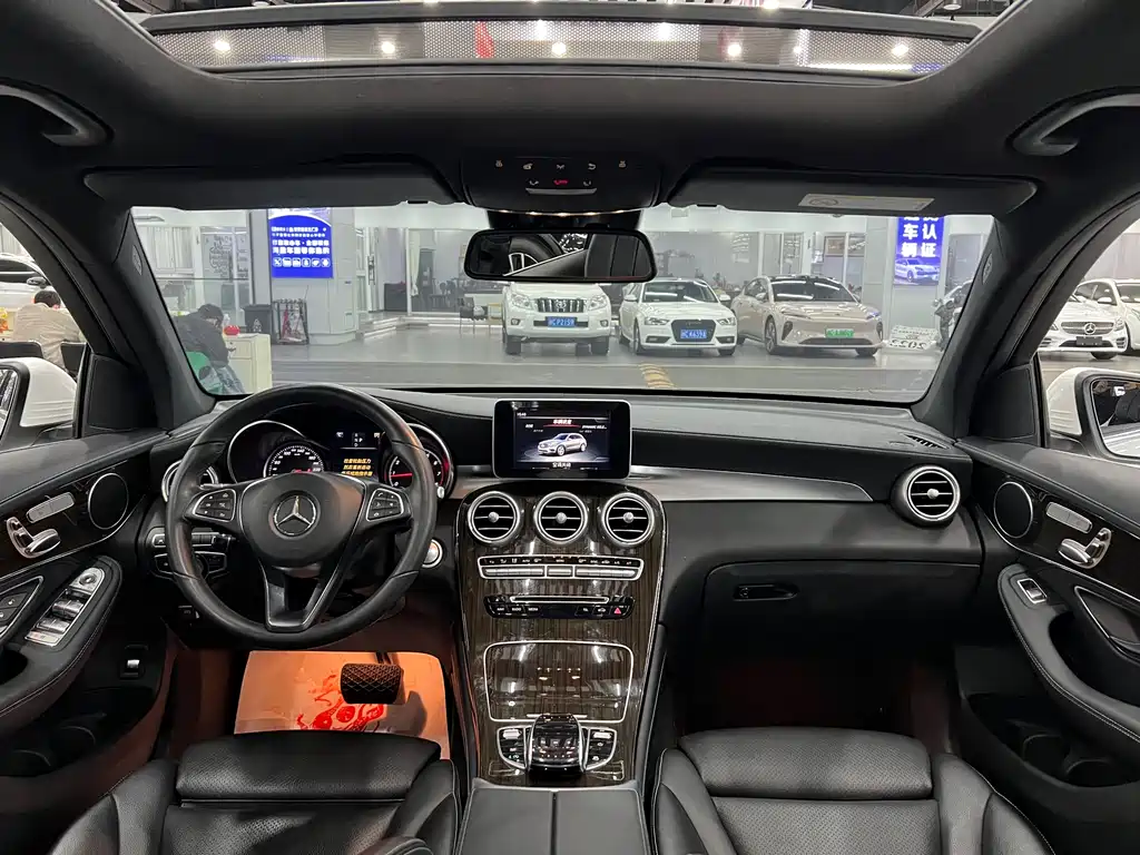 Mercedes-Benz GLC 2017 — фото 15