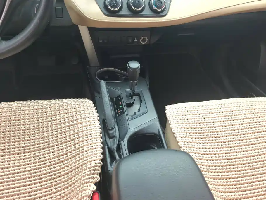 Toyota RAV4 2018 — фото 16