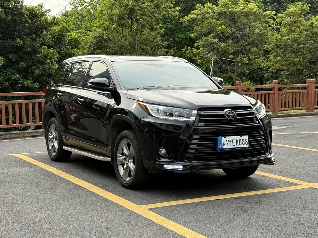 Toyota Highlander 2021 — фото 3