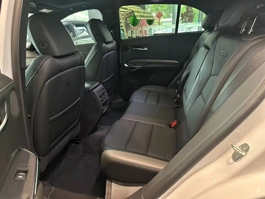 Cadillac XT4 2025 — фото 12