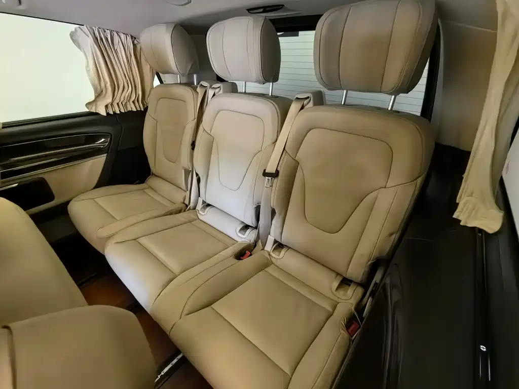 Mercedes-Benz V-Class 2020 — фото 17