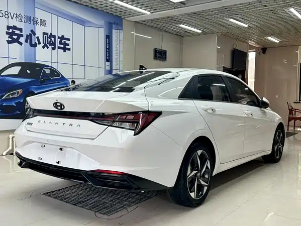 Hyundai Elantra 2022