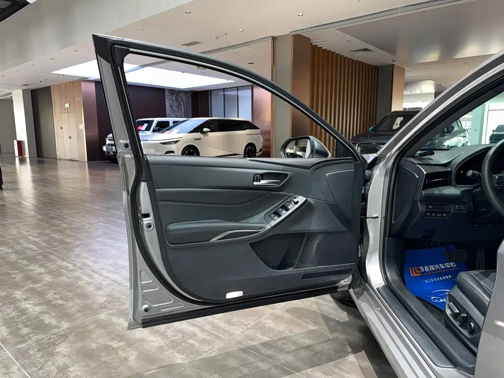 Toyota Avalon 2023 — фото 15