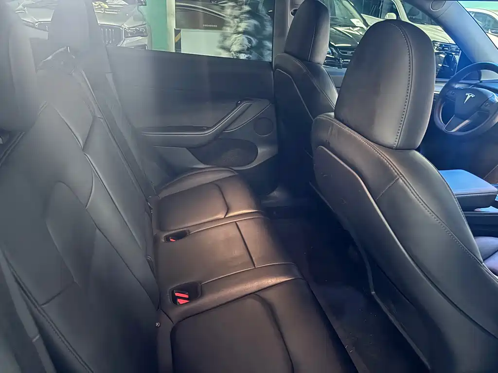 Tesla Model Y 2023 — фото 15