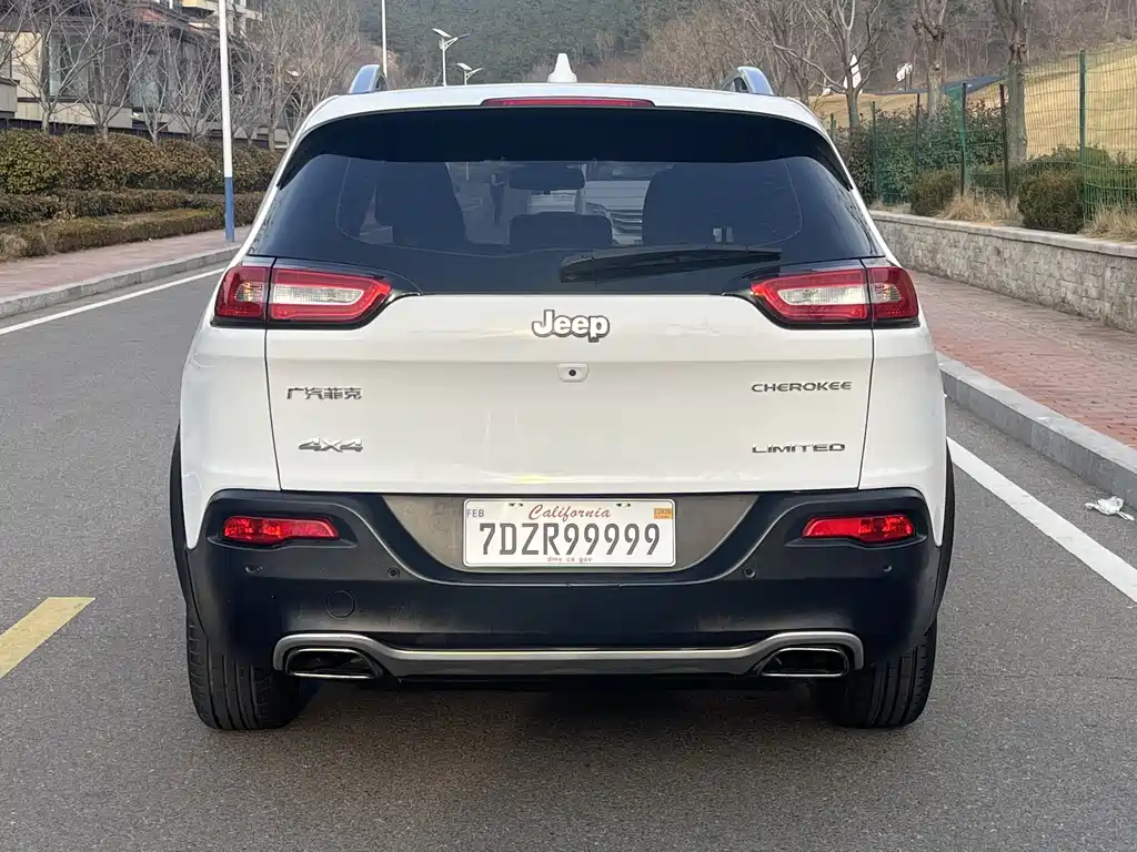 Jeep Cherokee 2017 — фото 9