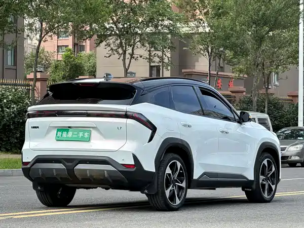 Geely Galaxy L7 2023