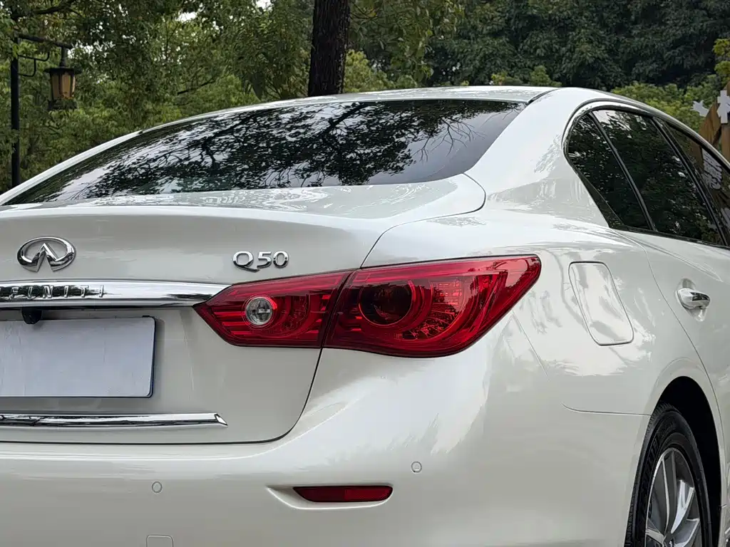 Infiniti Q50L 2017 — фото 21
