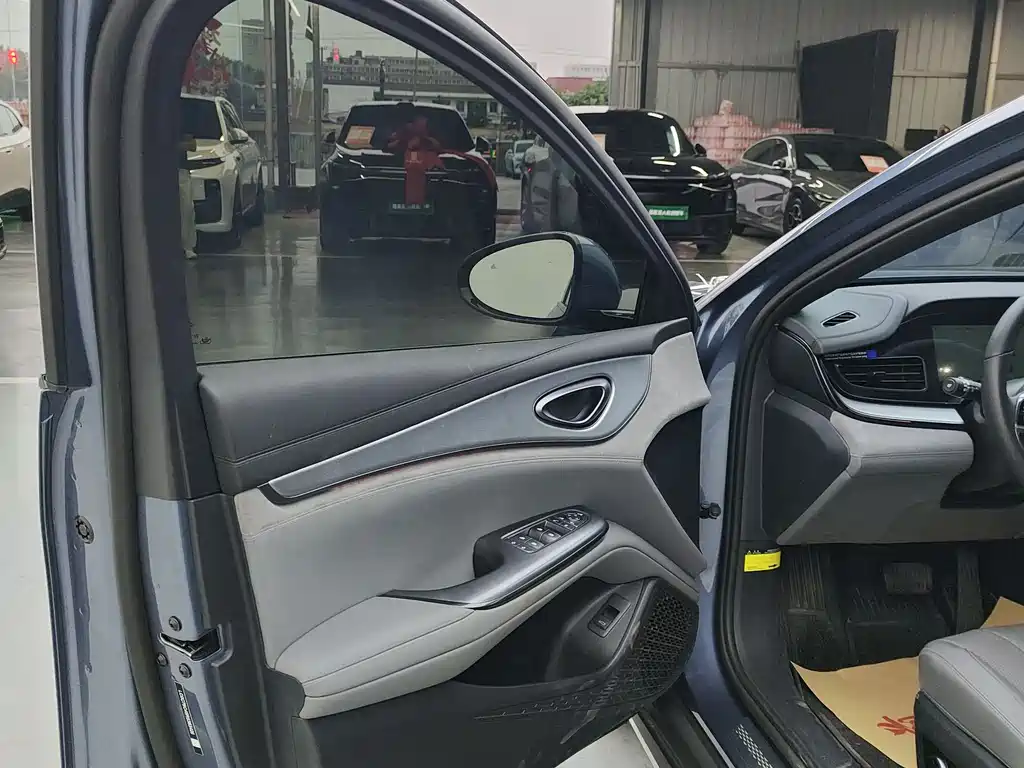 BYD Seal 07 DM-i 2025 — фото 15