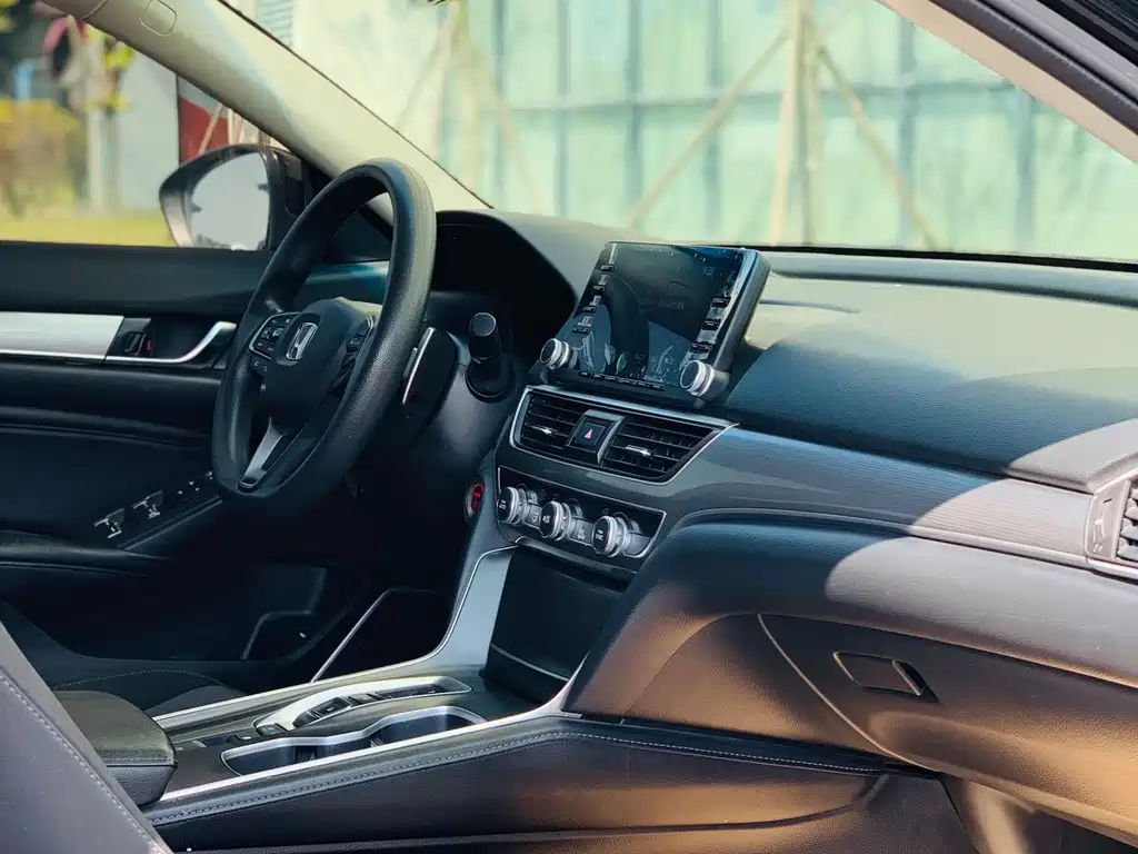 Honda Accord 2019 — фото 11