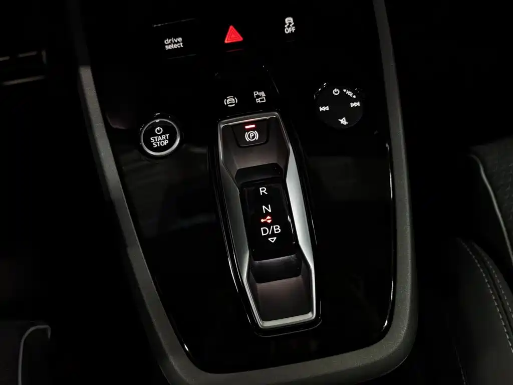 Audi Q5 E-Tron 2022 — фото 13
