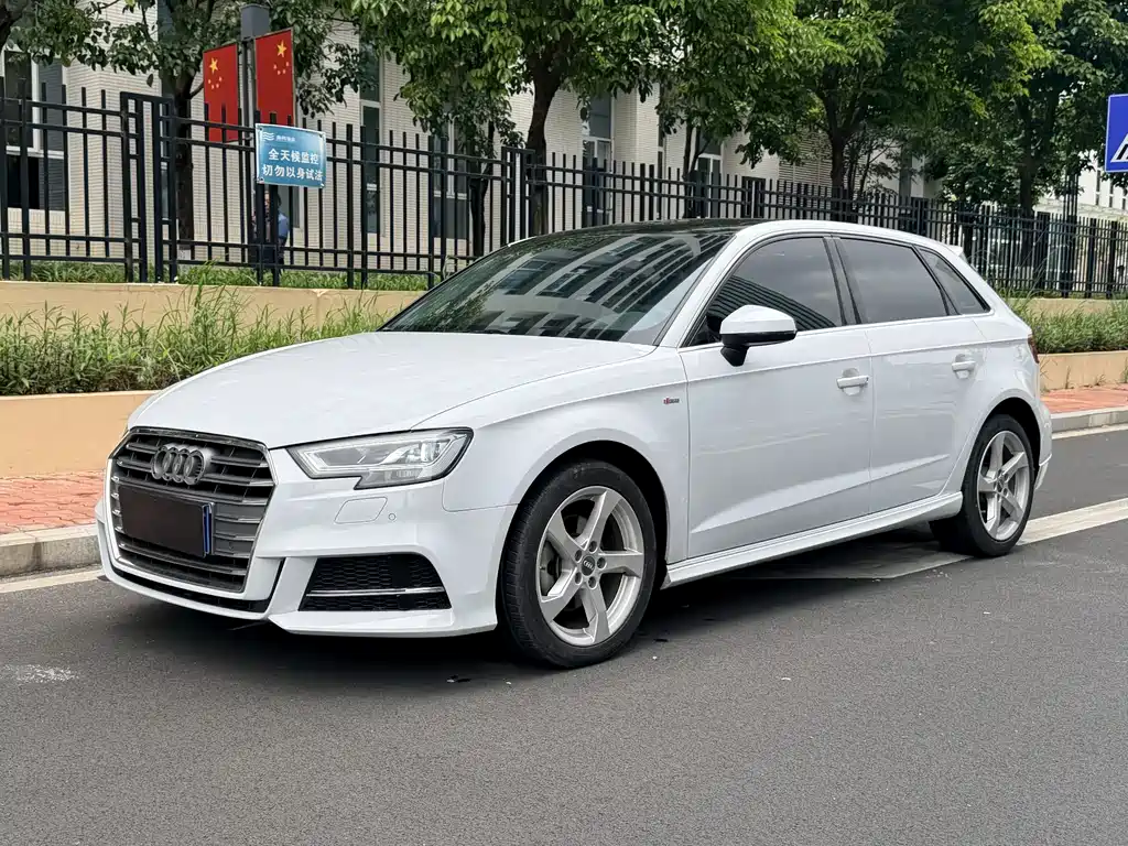 Audi A3 2020 — фото 1