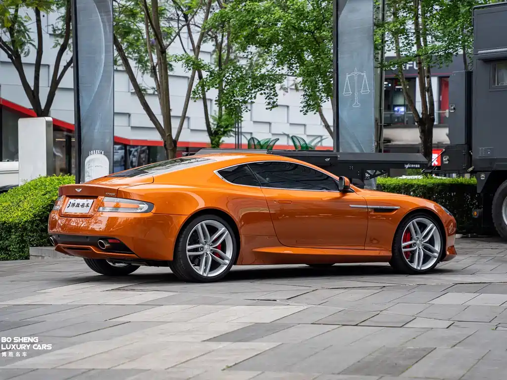 Aston Martin Virage 2016 — фото 23