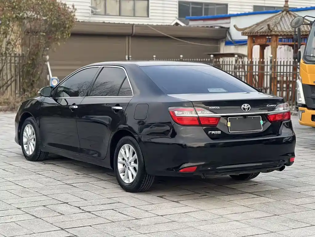 Toyota Camry 2016 — фото 8