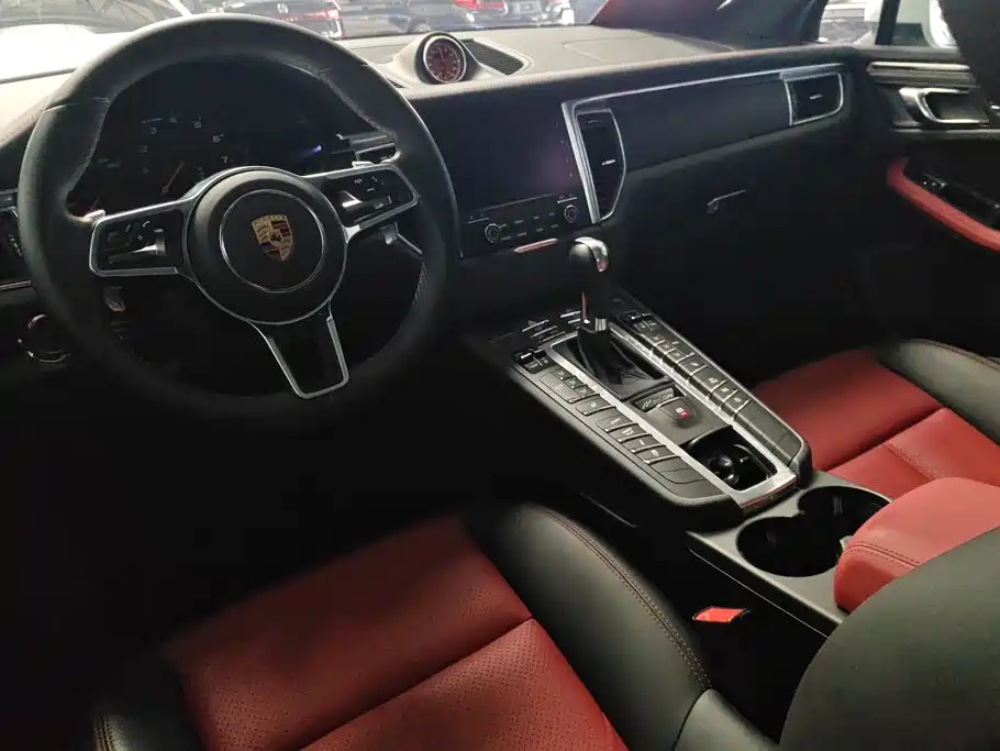Porsche Macan 2016 — фото 12