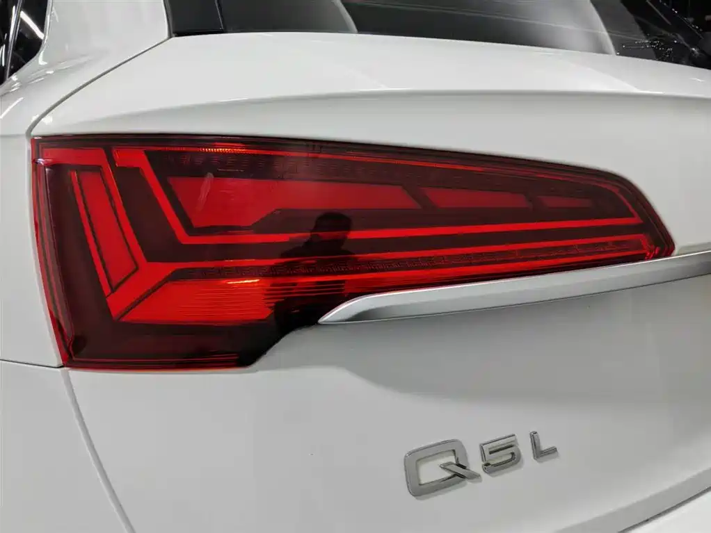 Audi Q5L 2022 — фото 14