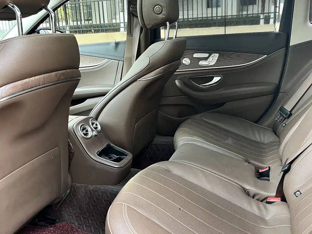 Mercedes-Benz E-Class 2022 — фото 13
