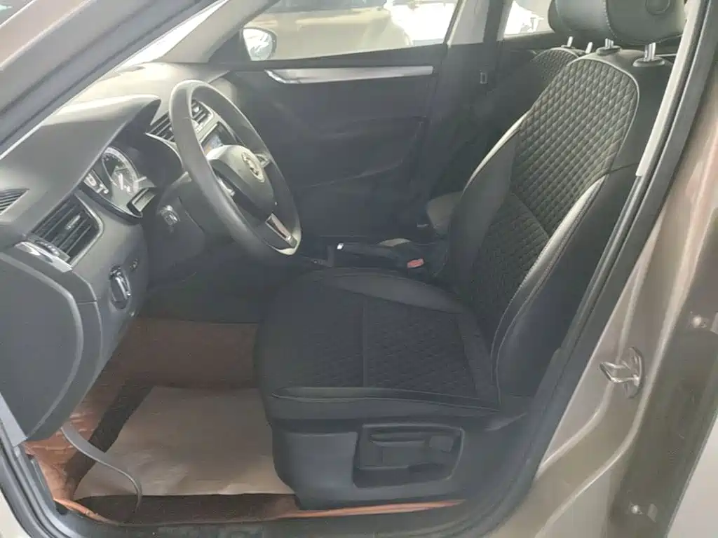 Skoda Octavia 2020 — фото 15