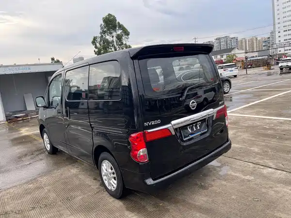Nissan NV200 2011
