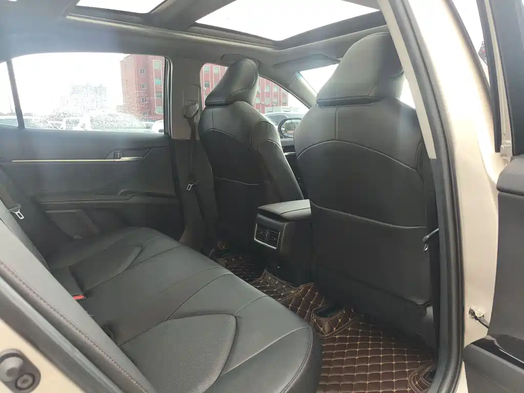 Toyota Camry 2023 — фото 13