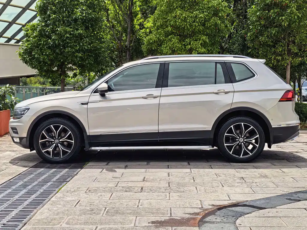 Volkswagen Tiguan L 2017 — фото 6