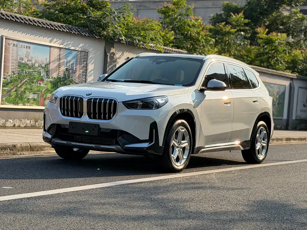 BMW X1 2023 — фото 1