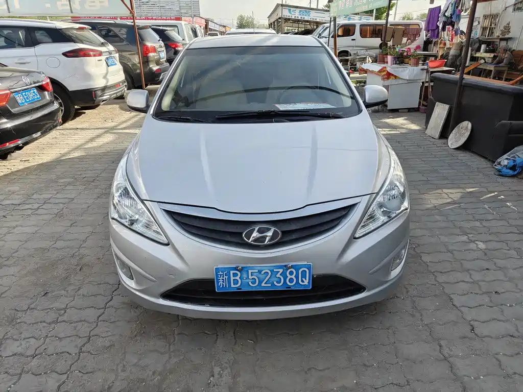 Hyundai Verna 2012 — фото 2