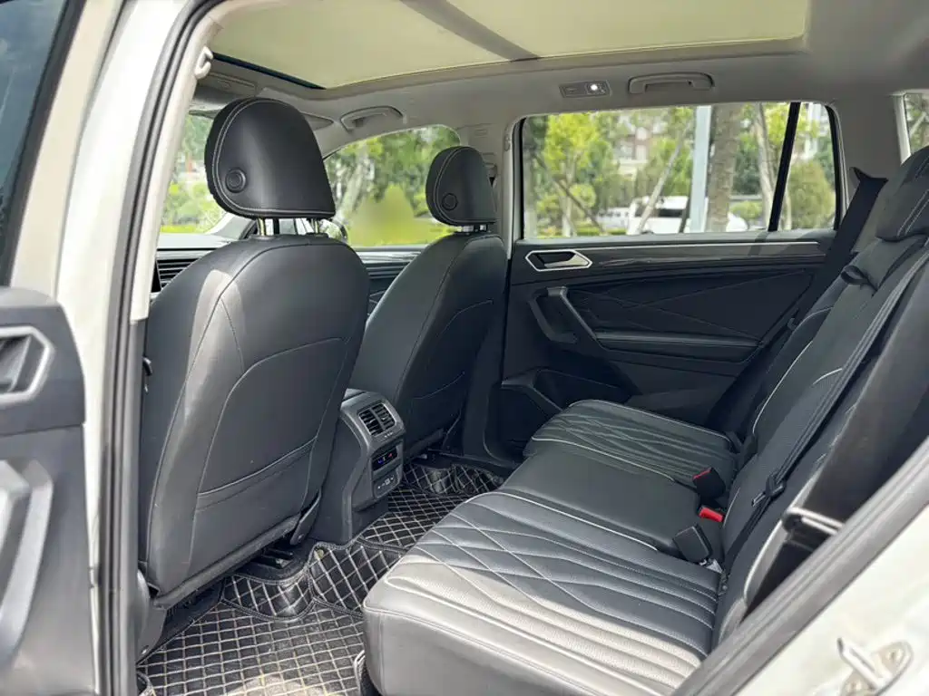 Volkswagen Tiguan L 2023 — фото 17