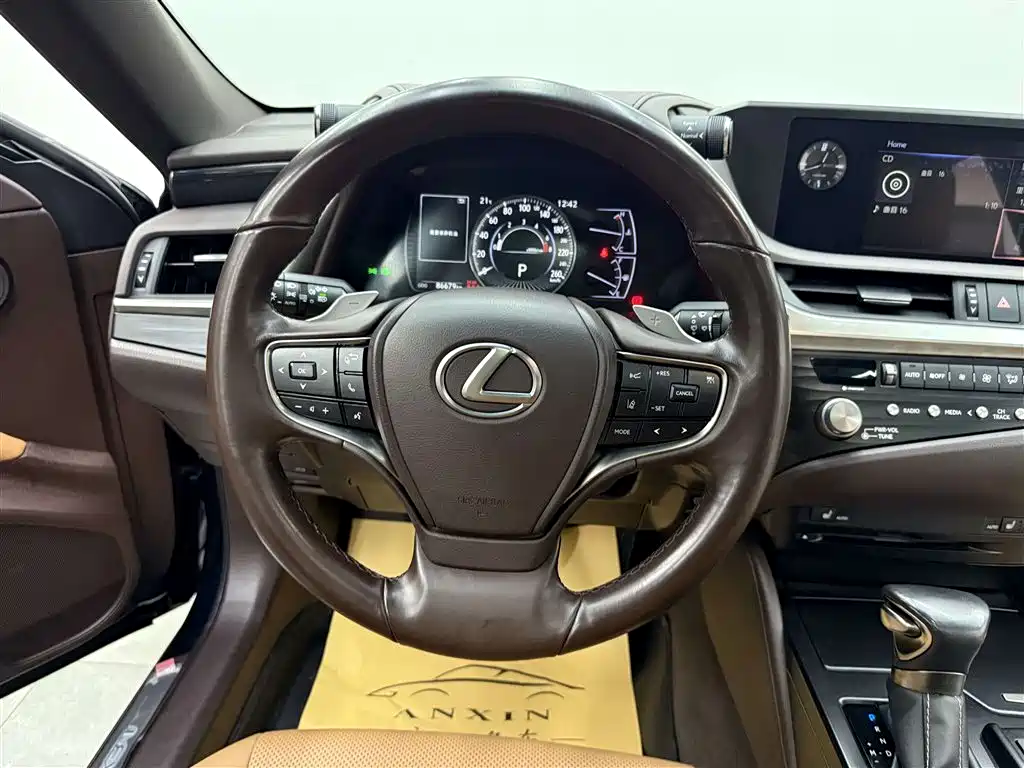 Lexus ES 2020 — фото 14