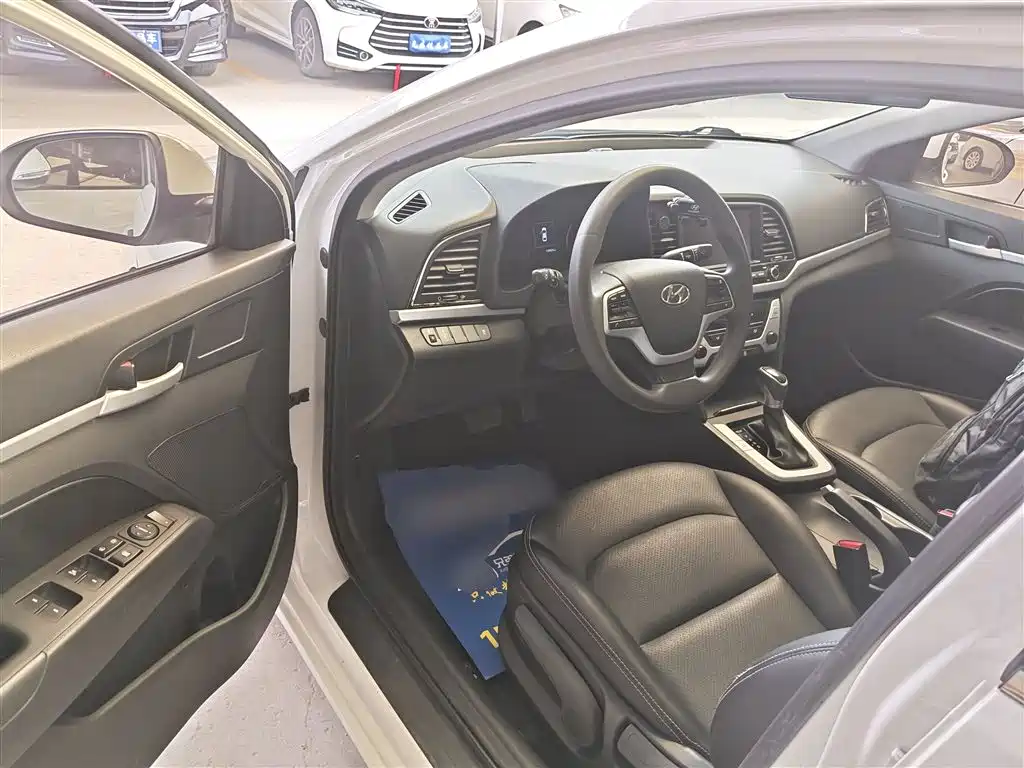 Hyundai Elantra 2017 — фото 15
