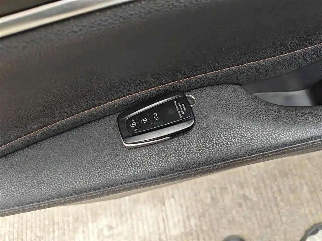 Toyota Camry 2020 — фото 17