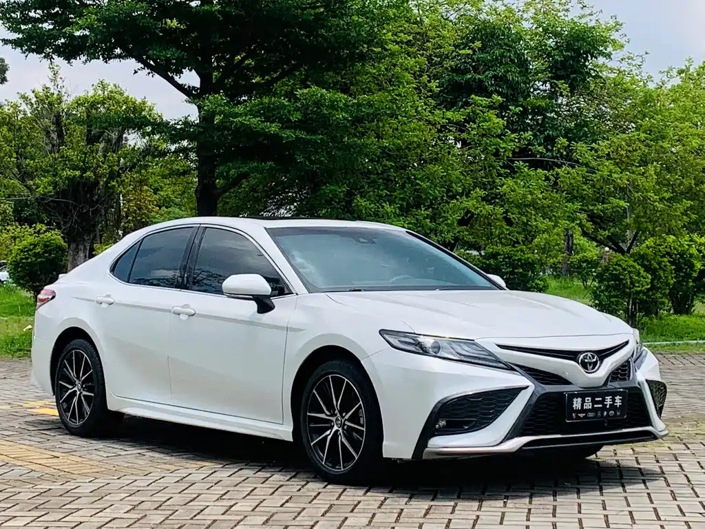 Toyota Camry 2022 — фото 6