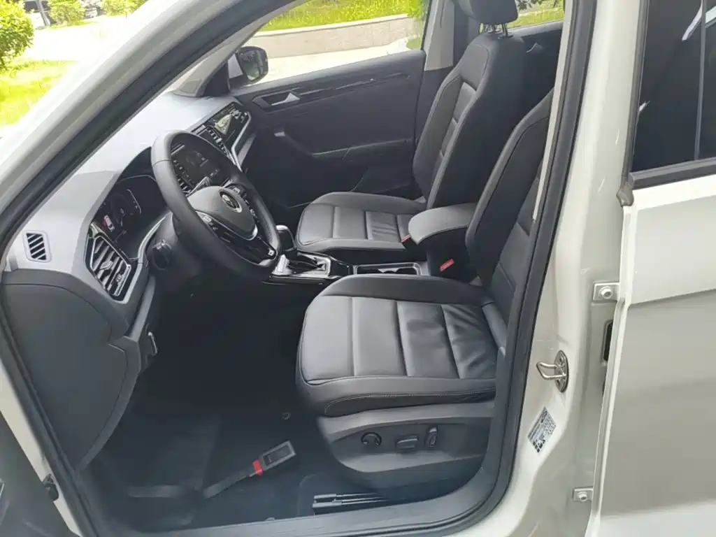 Volkswagen T-Roc 2023 — фото 11