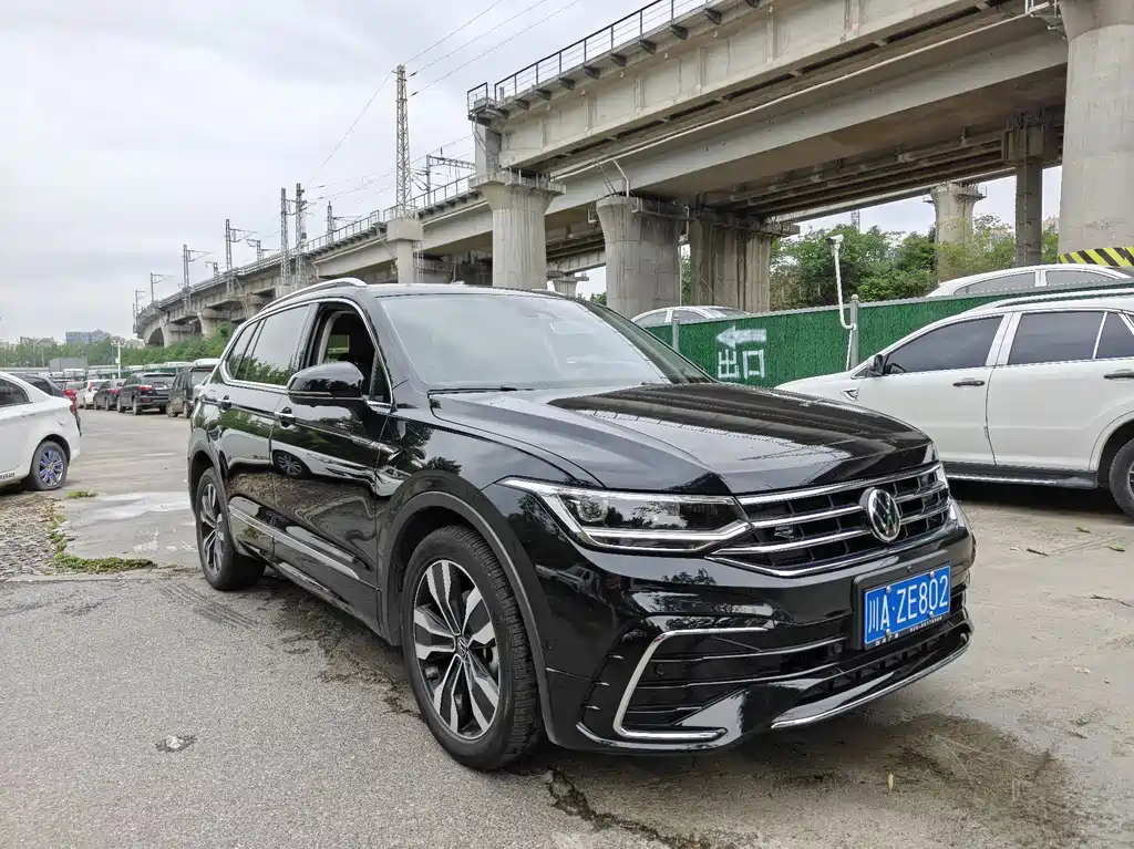 Volkswagen Tiguan L 2024 — фото 3
