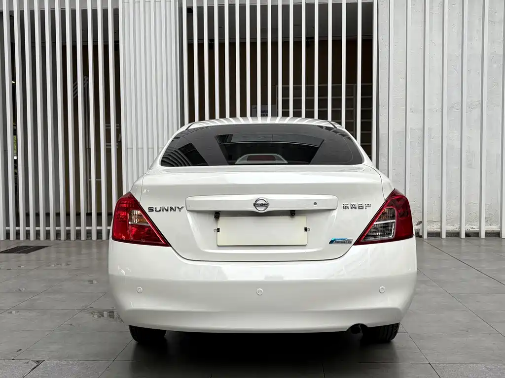 Nissan Sunny 2011 — фото 15