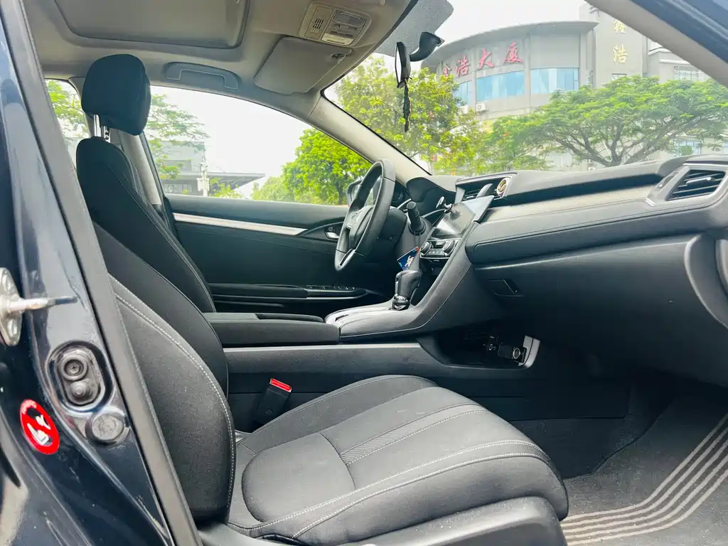 Honda Civic 2018 — фото 12