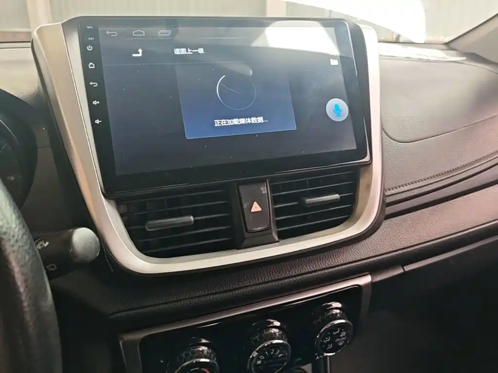 Toyota Yaris L 2019 — фото 13