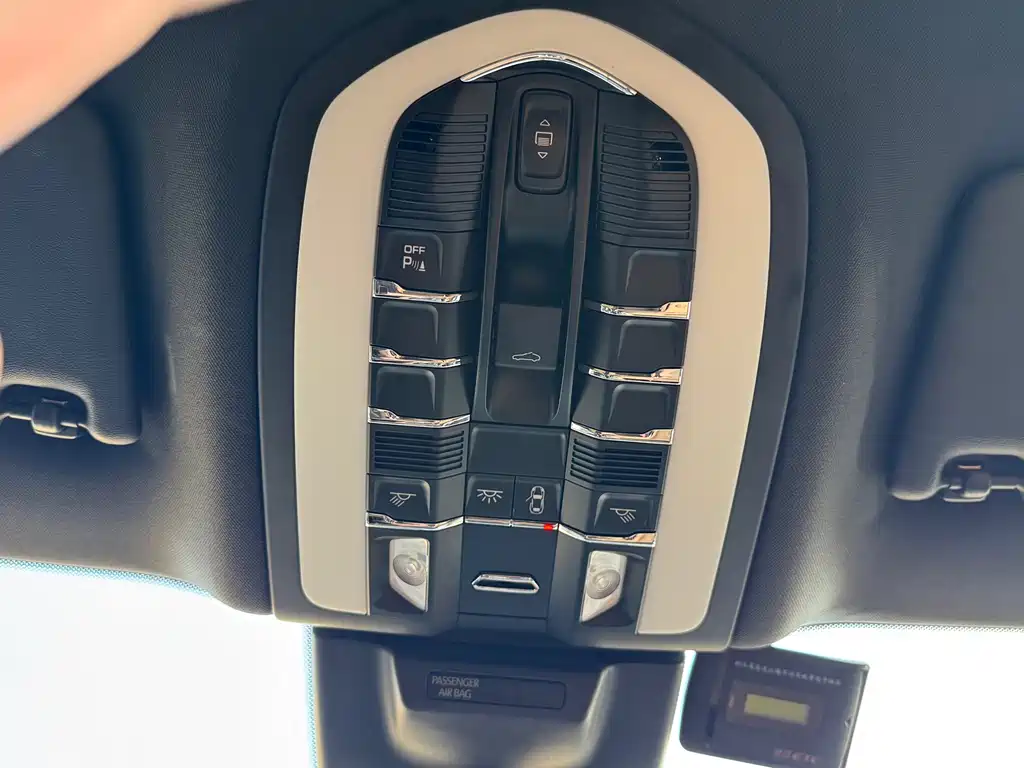 Porsche Macan 2017 — фото 27