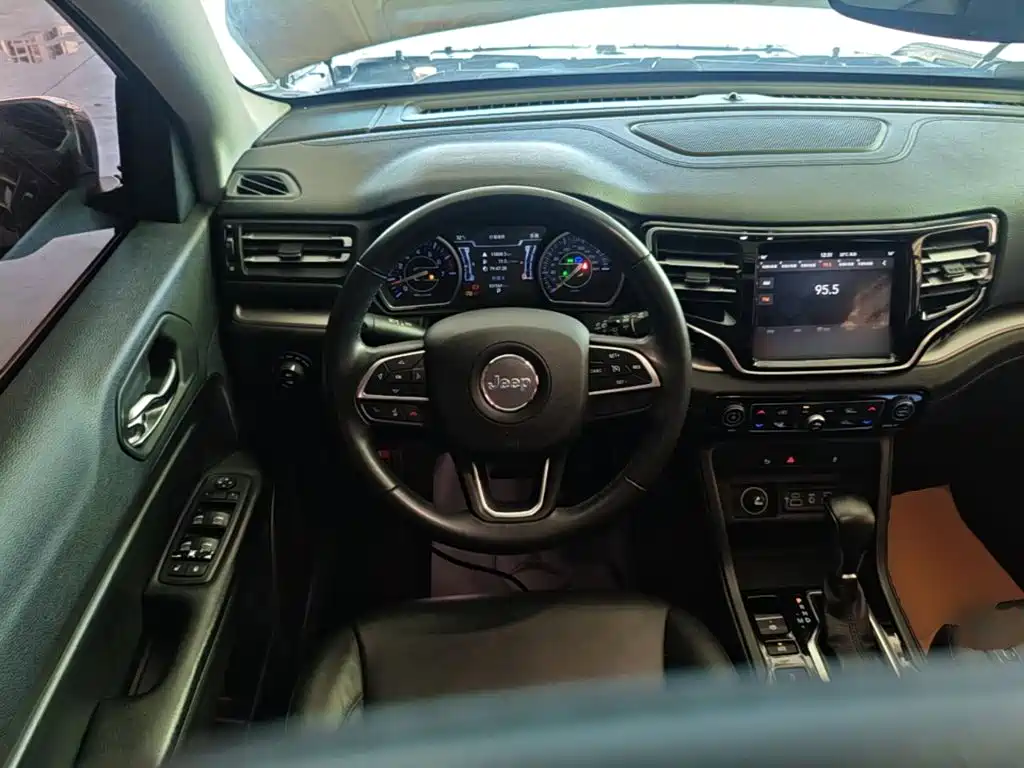 Jeep Commander 2019 — фото 11