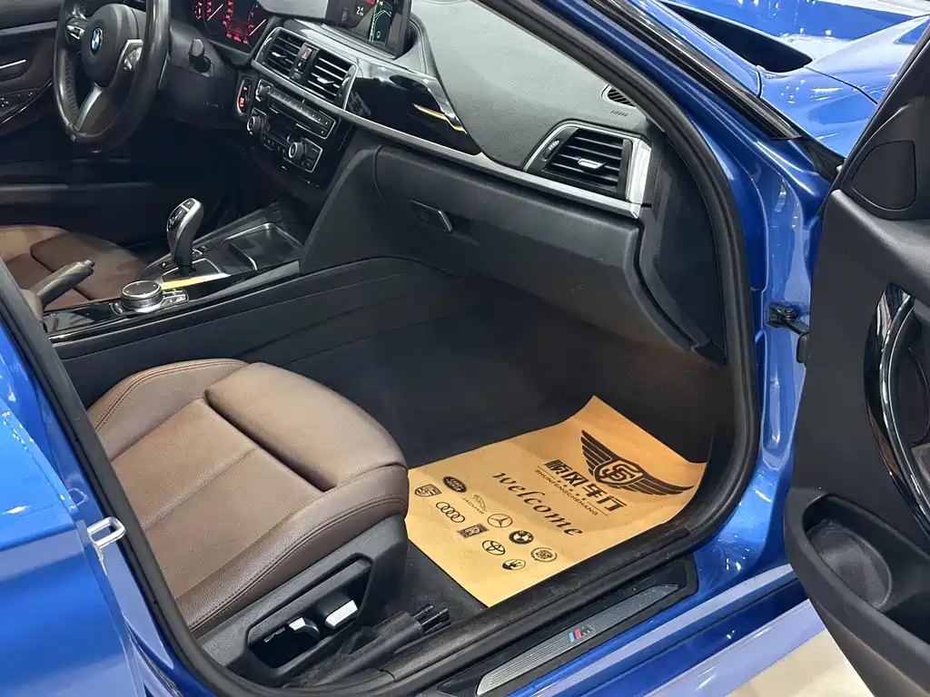 BMW 3 Series 2019 — фото 18