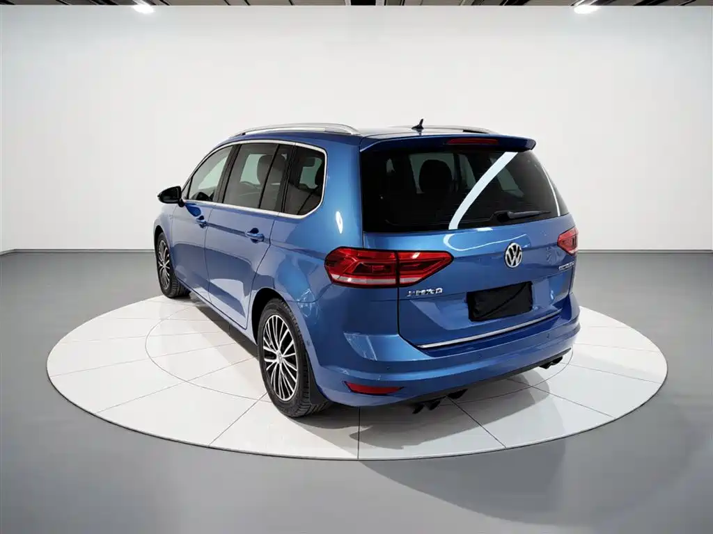 Volkswagen Touran 2017 — фото 5