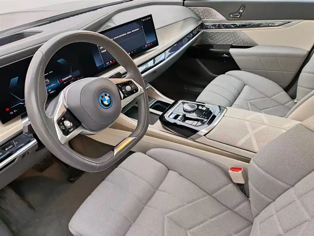 BMW i7 2023 — фото 8