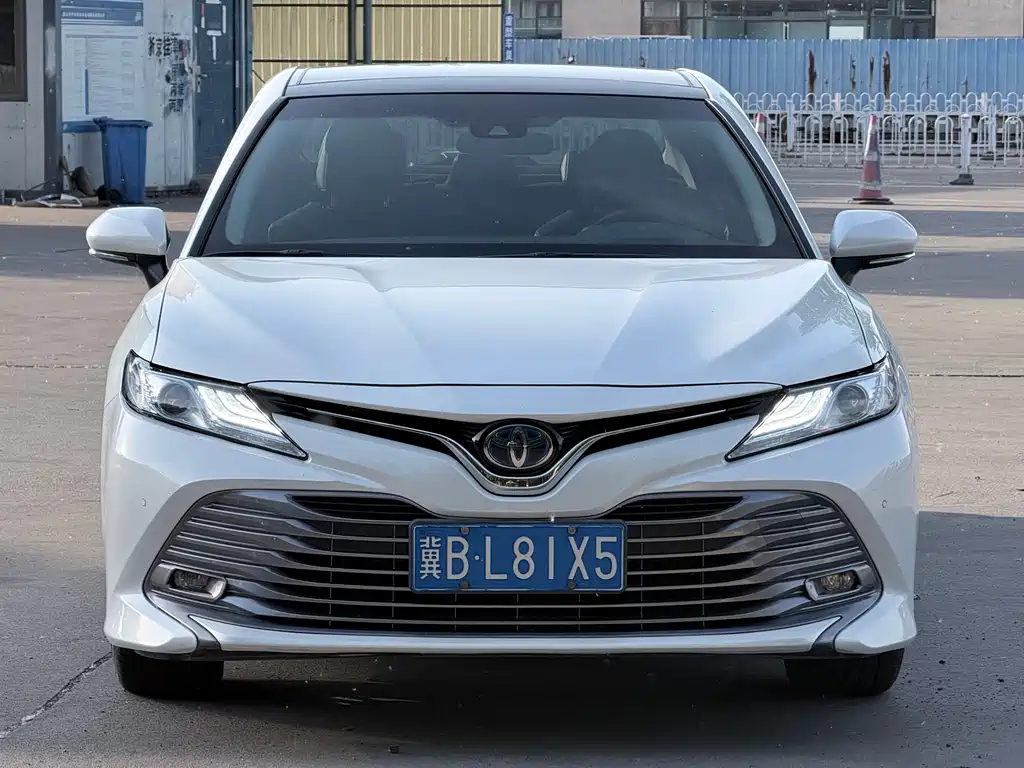 Toyota Camry 2021 — фото 2