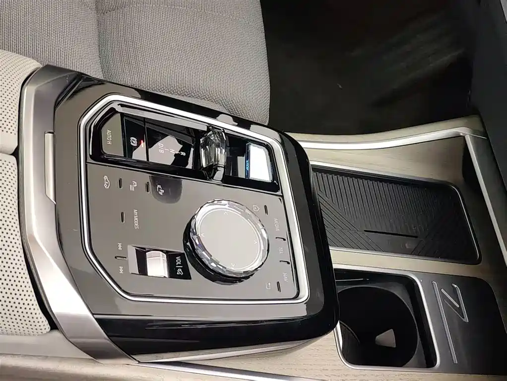 BMW i7 2023 — фото 12